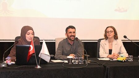 Osmangazi Belediyesi Ebeveynleri Ana Baba Okulu’nda Bilgilendirdi