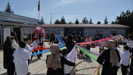 Otizm Farkındalık Ayı’na Renkli Etkinlik