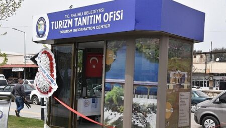 Salihli Belediyesi tarafından hayata geçirilen Turizm Tanıtım Ofisi düzenlenen törenle hizmete açıldı.