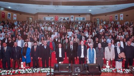 “Ahmet Özhan Konseri ve Söyleşi Programı” Yoğun Katılımla Gerçekleşti