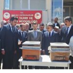 Akfen Yenilenebilir Enerji’den Dünya Arı Günü Kapsamında Aşkale’de Üreticilere Yüzde 70 Hibeli Arılı Kovan Desteği