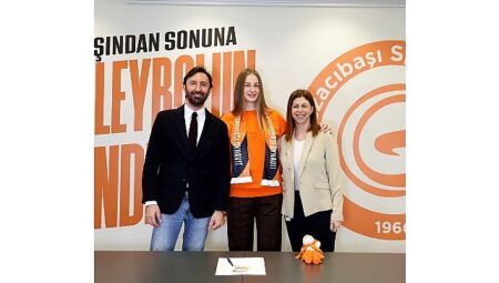 Avrupa’nın Yükselen Smaçörü Aleksandra Uzelac Eczacıbaşı Dynavit Formasıyla
