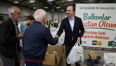 “Balkonlar Bostan Olsun” Projesinde Dağıtımlar Devam Ediyor
