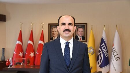 Başkan Altay Büyüklerimiz ve Kahraman Gazilerimiz İçin “Vefa Umresi” Projesinin Müjdesini Verdi