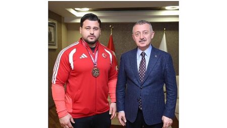 Başkan Büyükakın, güreşten iki önemli ismi ağırladı
