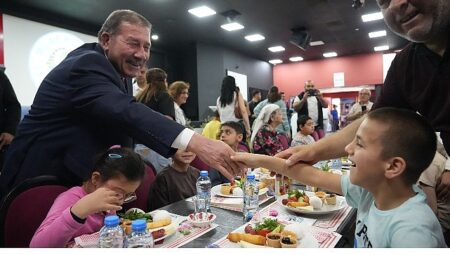 Başkan Topuz Özel Bireylerle Milas Belediyesi Tarafından Düzenlenen Kahvaltıda Buluştu