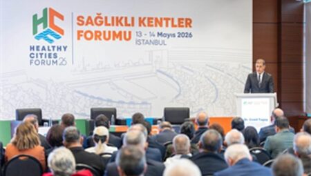 Başkan Tugay Sağlıklı Kentler Forumu’nda konuştu:  “İklim hedefleri ancak kentlerde somutlaşır”