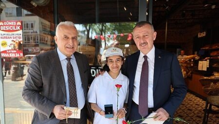 Büyükakın, ilk iş gününde de yanlarındaydı: “İyi ki varsınız”