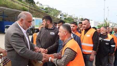 Canik’te Bayram Sevinci: Başkan Sandıkçı Personelle Bayramlaştı