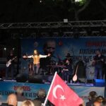 Dikili’de, 19 Mayıs coşkusu meydanlara taştı