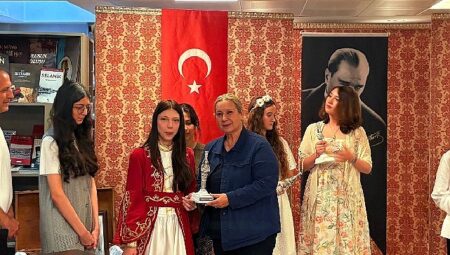 Efes Selçuklu öğrenciler Mübadeleyi müzik ve tiyatro ile anlattı