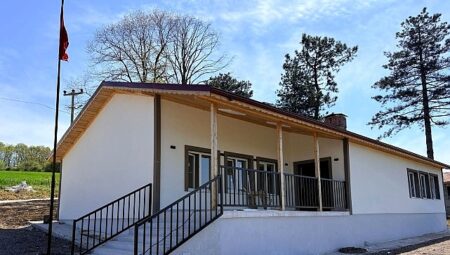 Eski okul binası Büyükşehir’le geleceğe kazandırılıyor