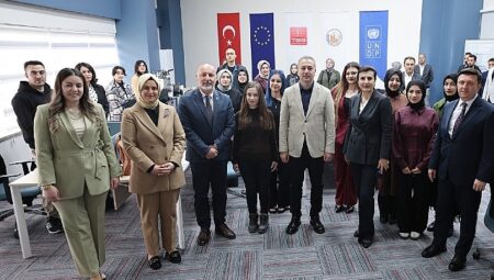 Gençler İçin Dijital Gençlik Merkezi Açıldı…