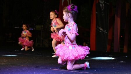 Gürcü dans topluluğundan Kemer’de muhteşem şov