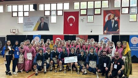 İnegöl Belediyesi Halk Dansları Bölge Finallerinde 3’te 3 Yaptı