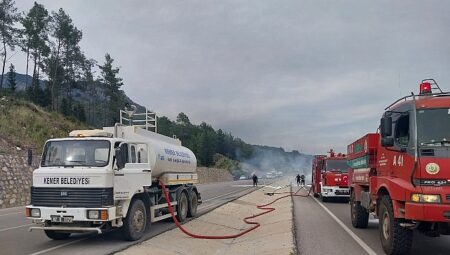 Kemer’de araç yangını