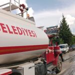 Kemer’de tozlu yollar yıkanıyor