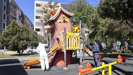 Konak’ın parklarında temizlik mesaisi