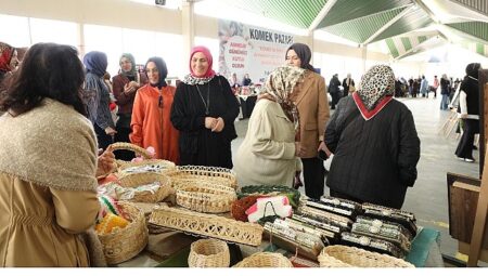 Konyalı Kadınlar, Anneler Günü Dolayısıyla KOMEK Pazarı’nda Buluştu