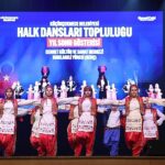 Küçükçekmece Belediyesi Halk Dansları Topluluğu’nun Yılsonu Gösterisi İzleyenleri Büyüledi