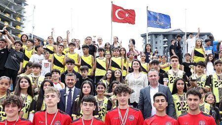 Küçükçekmece’de 19 Mayıs Gençlik Koşusu düzenlendi