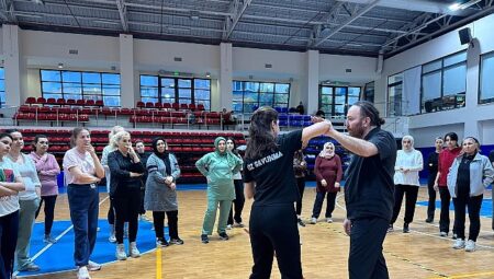 Maltepeli kadınlar temel öz savunma tekniklerini öğrendi