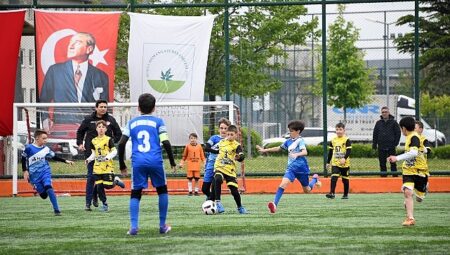 Osmangazi’de Çocuklar Sahada Buluştu