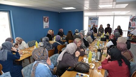 Özel Bireylerin Annelerine Anlamlı Kutlama