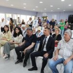 Seferihisar Belediyesi Üçüncü Yaş Üniversitesi’nin dönem sonu etkinliği, “Bir Çınar Bin Umut” temasıyla Sığacık Sosyal Tesisleri’nde yoğun katılımla gerçekleştirildi.