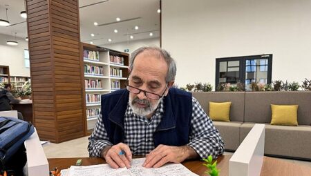 Tuğran Amca’nın okuma aşkı yıllara meydan okuyor
