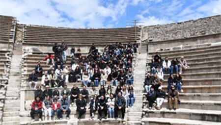 Üniversite öğrencilerine Bergama ve Ödemiş gezisi