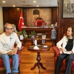 Kardeş şehirler kadrajda buluştu: Başkan Ünsal, Karşıyakalı birinciyi konuk etti