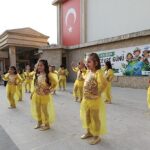 Menderes’te Öğrencilerden Duyarlı Defile