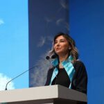 46 yaşında okul birincisi oldu, ayakta alkışlandı…