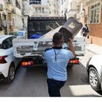 Konak zabıtasından kaldırım işgallerine karşı sıkı denetim