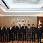 Konya Heyeti Bakan Bak ile Şehrin Gençlik ve Spor Yatırımlarını İstişare Etti
