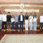 Osmangazi’de Ücretsiz LGS Kurslarının Başarılı Öğrencileri Başkan Aydın’la Buluştu