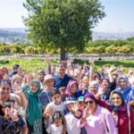 Toprakla buluşan kadınlar, hasat sevincini Başkan Tugay’la yaşadı