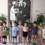 Minik yüreklerde 30 Ağustos ruhu: Harçlıklarını Mehmetçik Vakfına bağışladılar