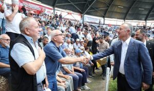 Başkan Büyükakın’a İshakçılar’da sevgi seli