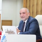Başkan Sandıkçı: “Üniversiteyi kazanan tüm öğrencilerimize burs desteği sağlıyoruz”