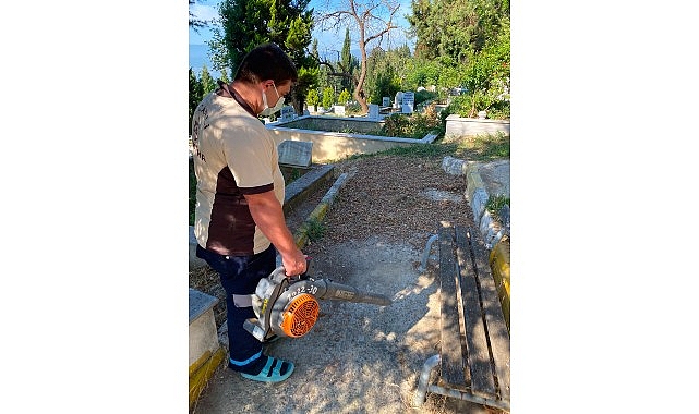 Büyükşehir’den mezarlıklara kesintisiz bakım