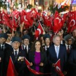 Karşıyaka’da 9 Eylül coşkusu sokakları kırmızı beyaza bürüdü