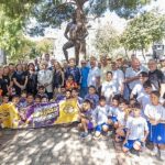 Konak’ta vefa dolu buluşma: Metin Oktay heykeli önünde anıldı
