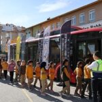 Başkan Altay: “Nezaket Otobüsü ile Öğrencilere Trafikte Saygıyı, Hoşgörüyü ve Nezaketin Önemini Anlatıyoruz”
