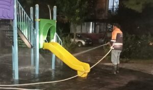 Burhaniye Belediyesi Temizlik İşleri ekipleri 7/24 sahada