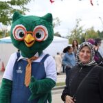 Kitapla denge oyunu fuara renk kattı