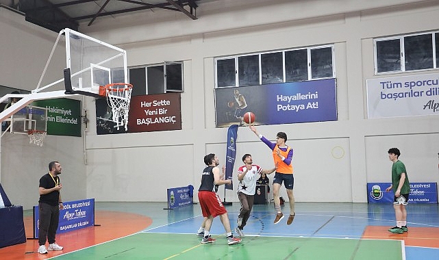 Sokak Basketbolunda Şampiyonlar Kupalarını Aldı